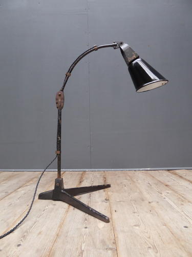 Walligraph V-Base Task Lamp