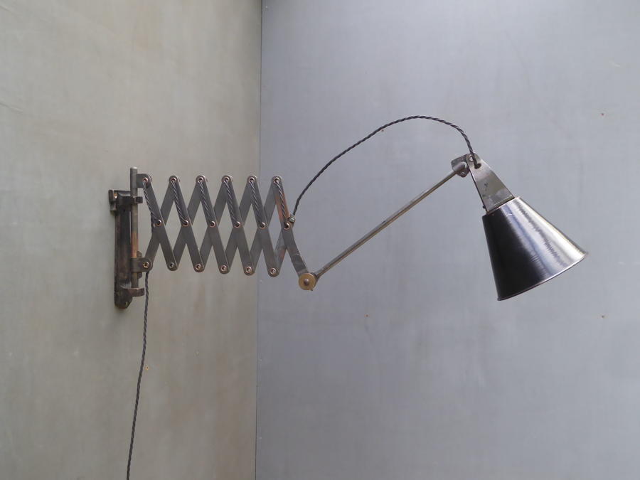 Walligraph Scissor Lamp