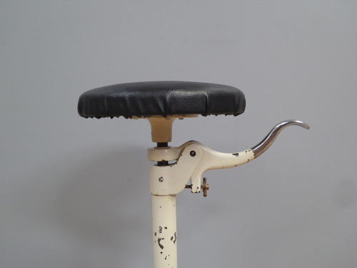 Articulated Dentist Stool