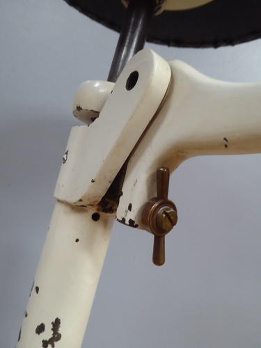 Articulated Dentist Stool