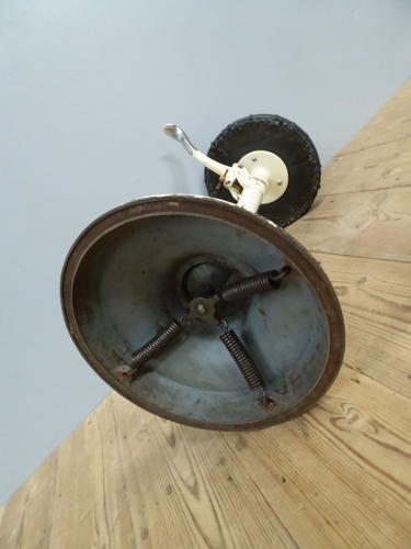 Articulated Dentist Stool