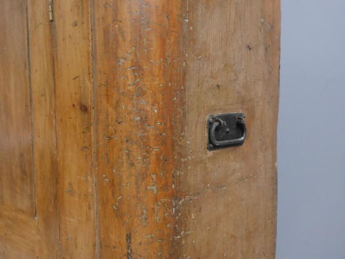 Huge Country House Pine Huffer