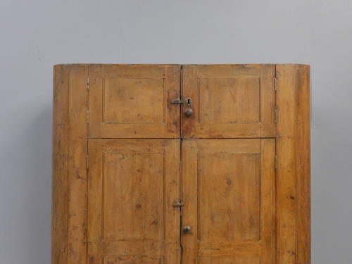 Huge Country House Pine Huffer