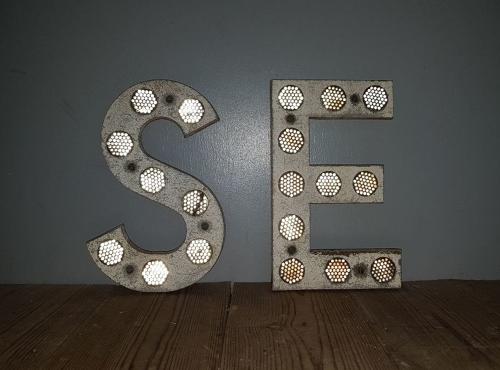 S E