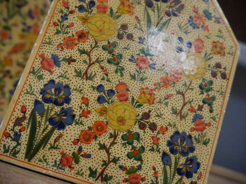 Kashmiri Book Ends
