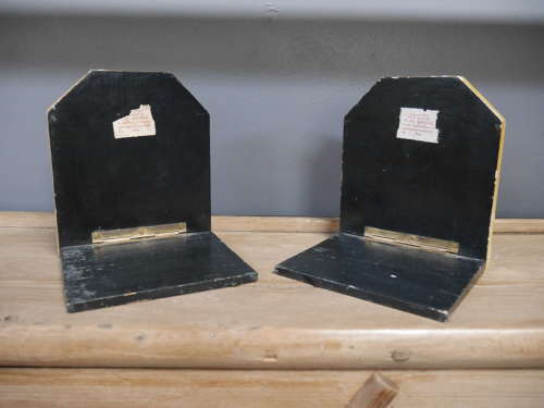 Kashmiri Book Ends