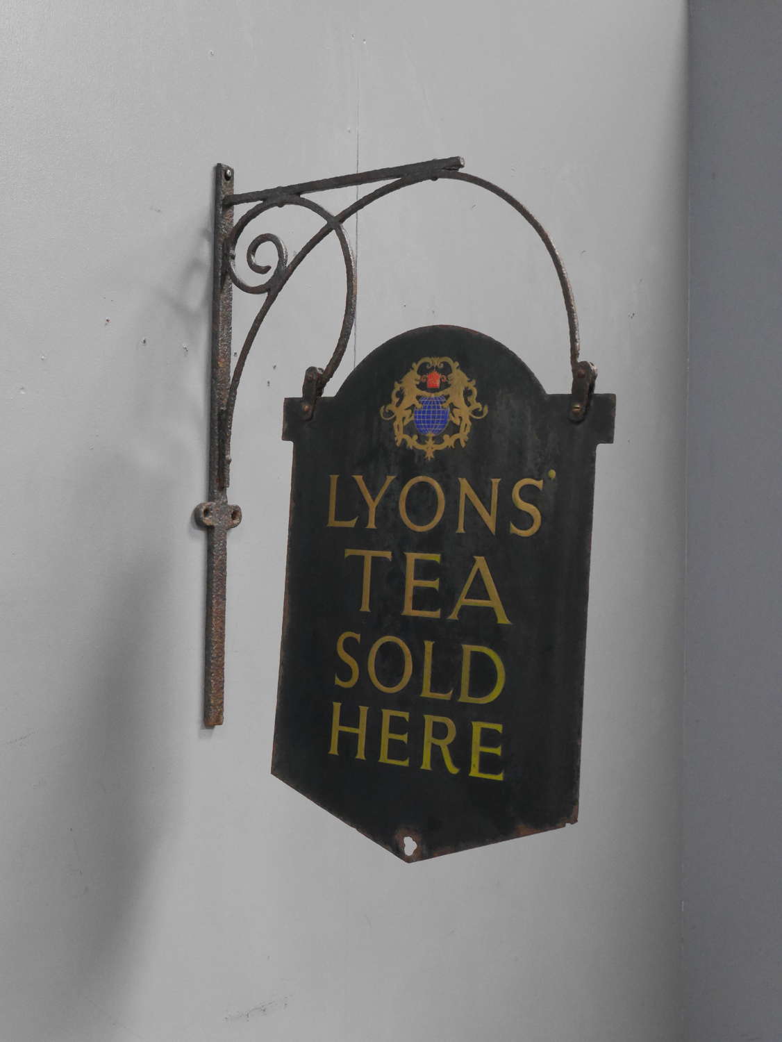 Lyons Tea Sold Here