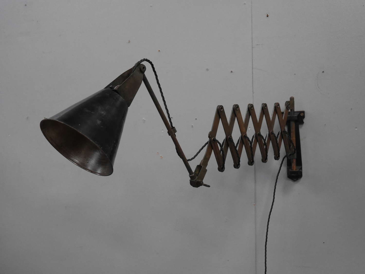 Walligraph Radialite Scissor Lamp