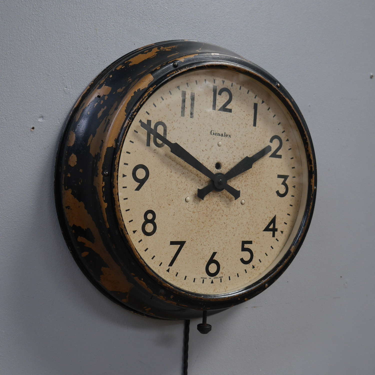 Genalex Factory Clock